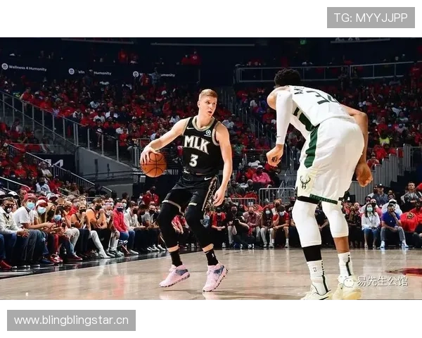 扬尼斯利用挡拆制造错位拉开防线 提升球队关键回合效率