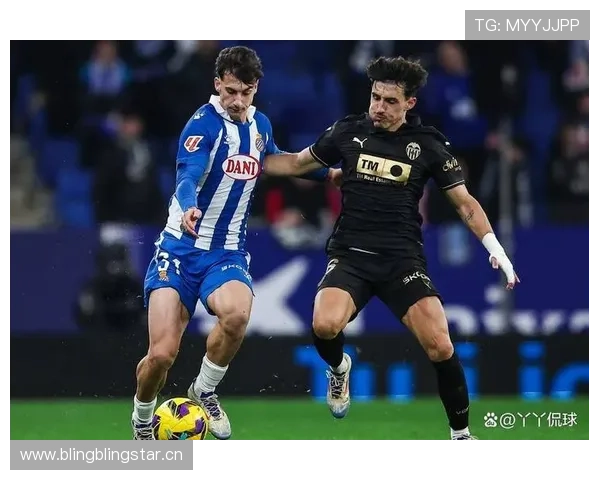 瓦伦西亚管理层决策争议持续，球队稳定性面临考验，对赛季走势形成制约