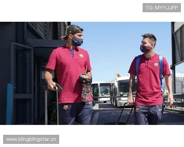 苏亚雷斯训练完顺手给儿子买了艘游艇